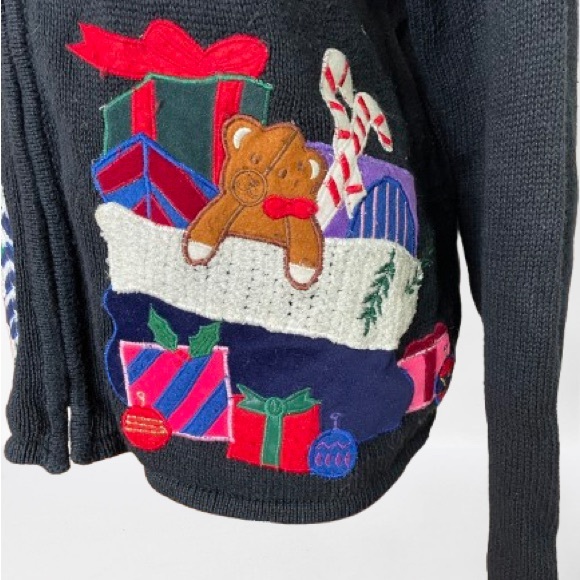 Christmas sweater, black with appliqués on front and large Santa on back - Picture 4 of 4